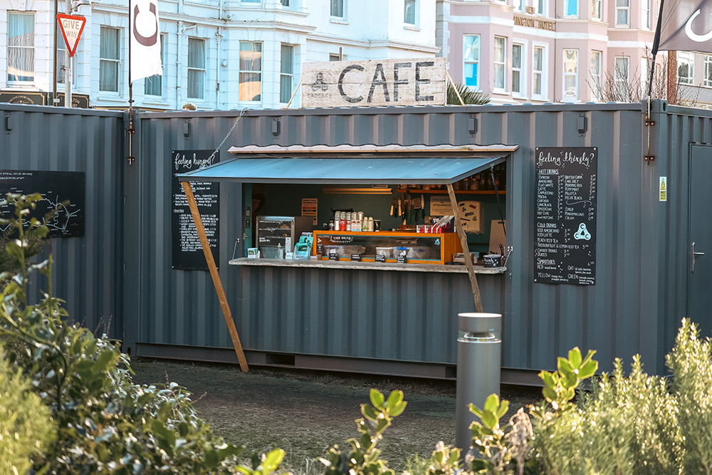 canon-eos-r8-with-RF-S-55-210mm-lens-01 canon-eos-r8-with-RF-S-55-210mm-lens-01