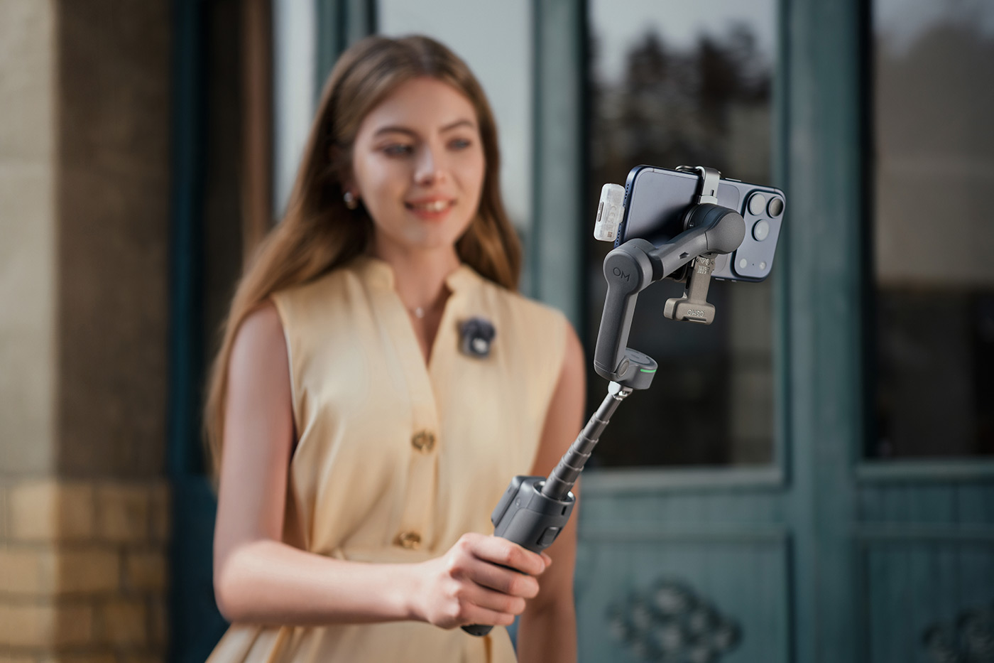 dji-osmo-mobile-8p-lifestyle-01