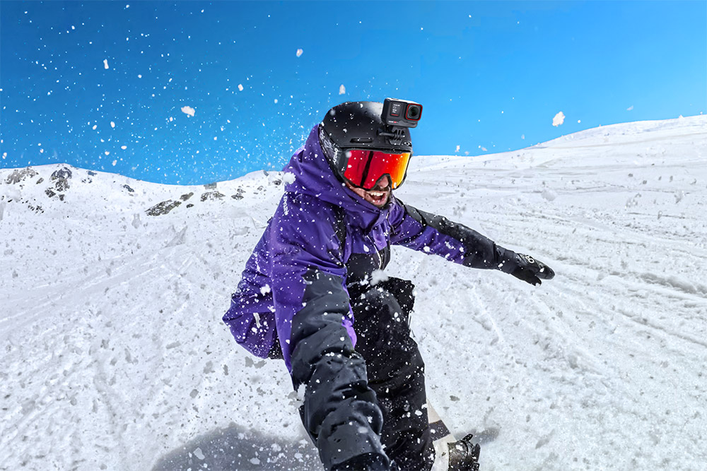 insta360-ace-pro-skiing-action-cam insta360-ace-pro-skiing-action-cam