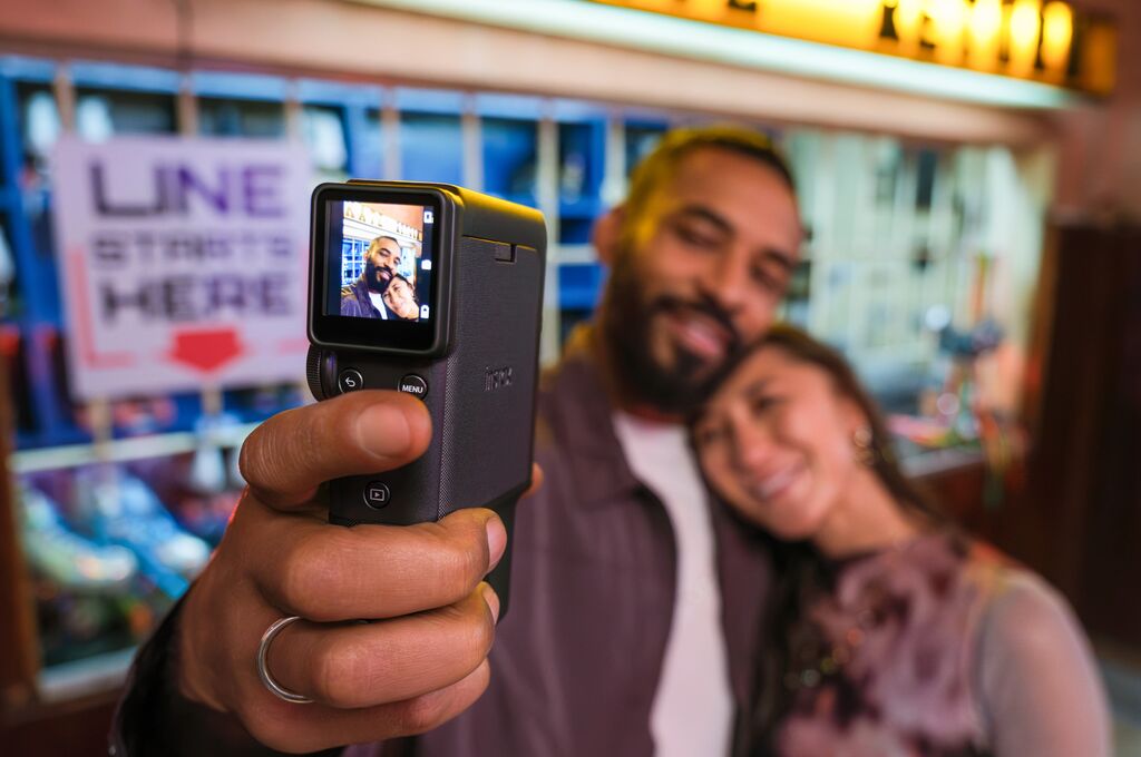 instax-mini-evo-cinema-taking-selfies-3