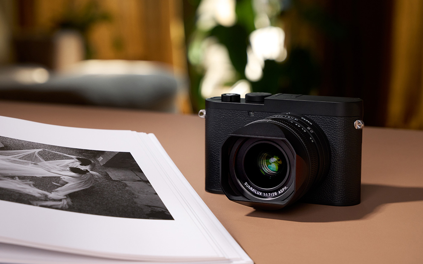 leica-q3-monochrom-lifestyle-01