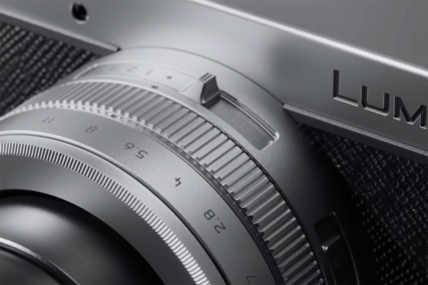 lumix-l10-lifestyle-01