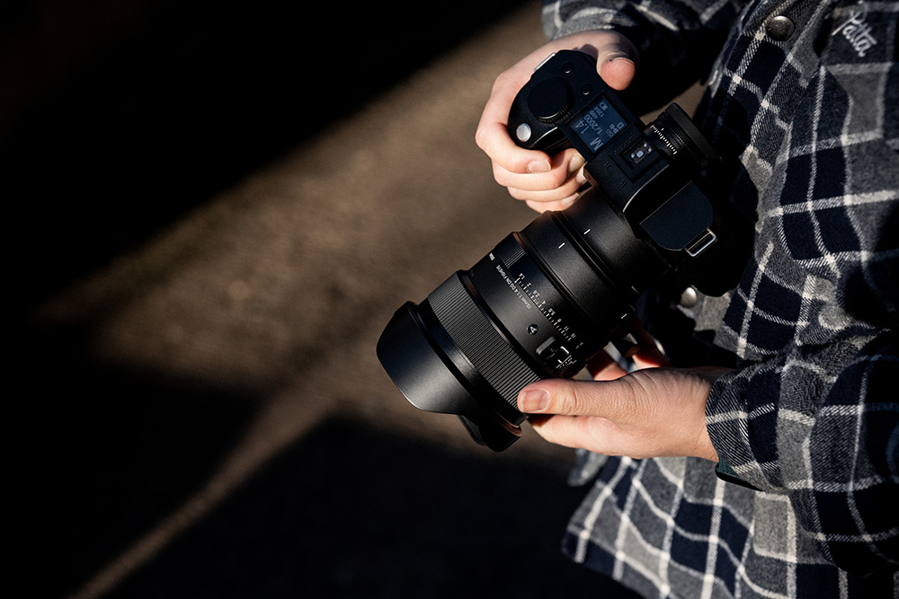 sigma-fisheye-lens-in-hand sigma-fisheye-lens-in-hand
