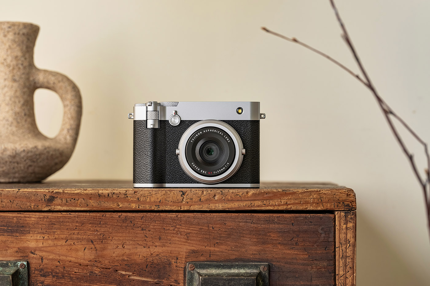 silver-fujifilm-gfx100rf-05 silver-fujifilm-gfx100rf-05