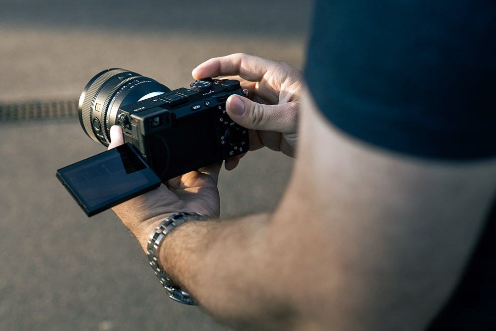 sony-a7cr-lifestyle-02
